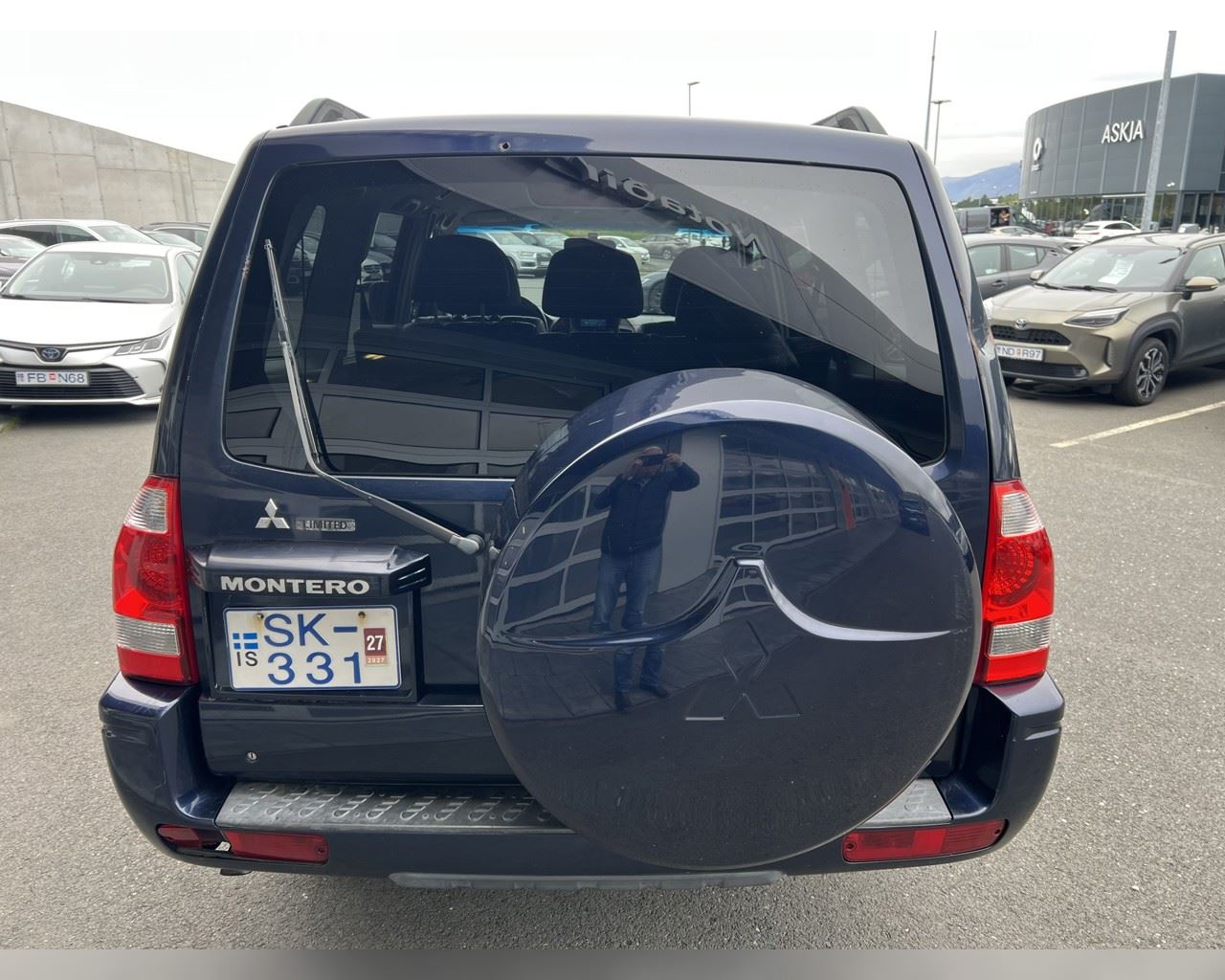 MITSUBISHI MONTERO LIMITED