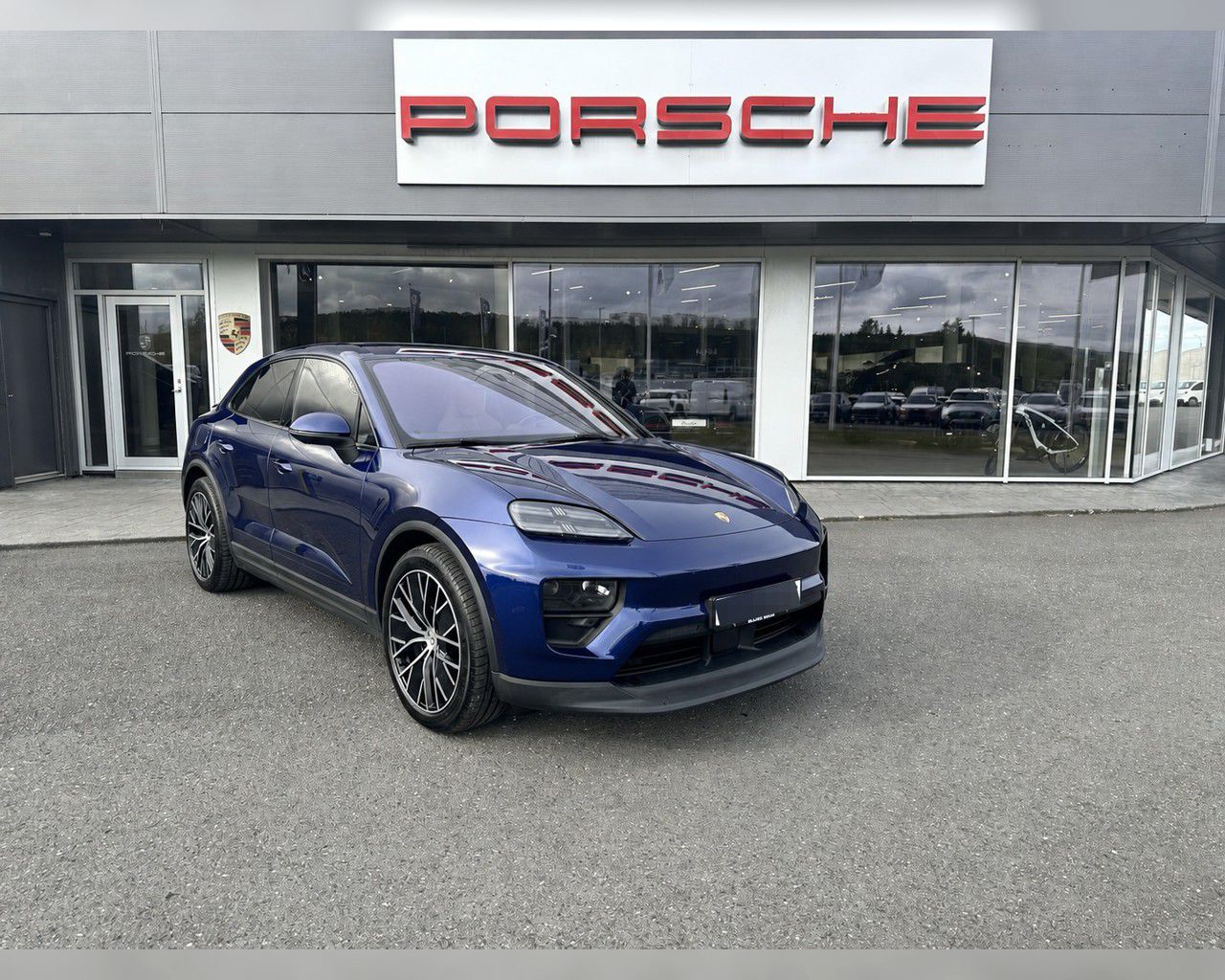 PORSCHE MACAN 4
